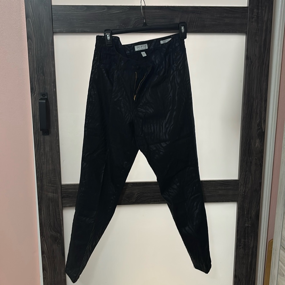 Sofia Vergara skinny ankle pants
